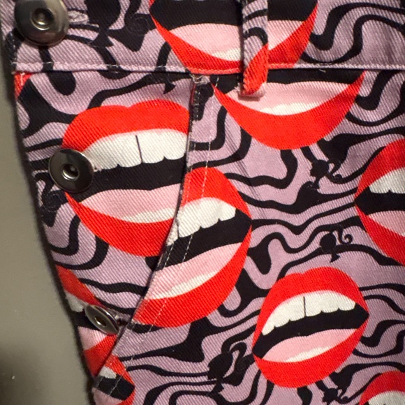 Fun lip pattern overalls new never worn no flaws at all size S - Picture 4 of 11